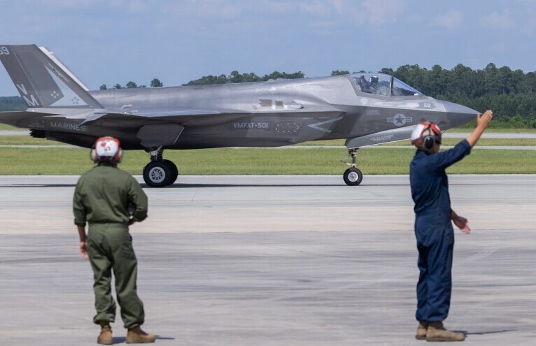 *South Carolina-a F-35 bo zawng tura debris field hmuh a nih thu official-te chuan an sawi: 